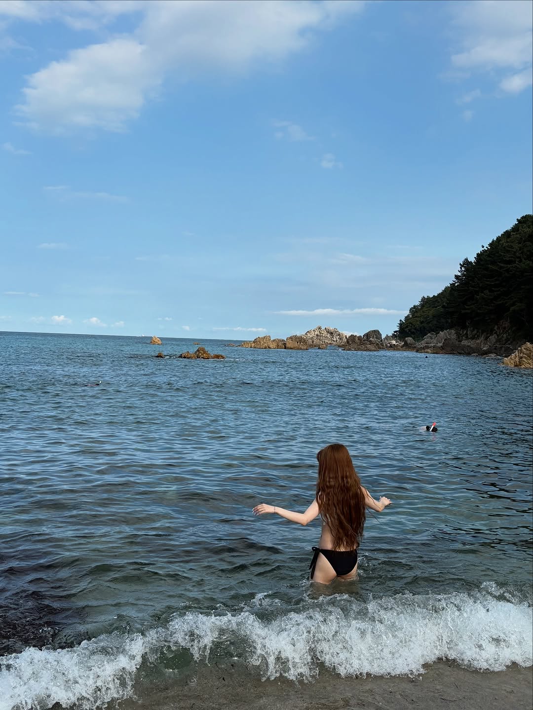 흰+검 비키니, 체크 수영복 입은 루셈블 여진 가슴골 Y존 레전드