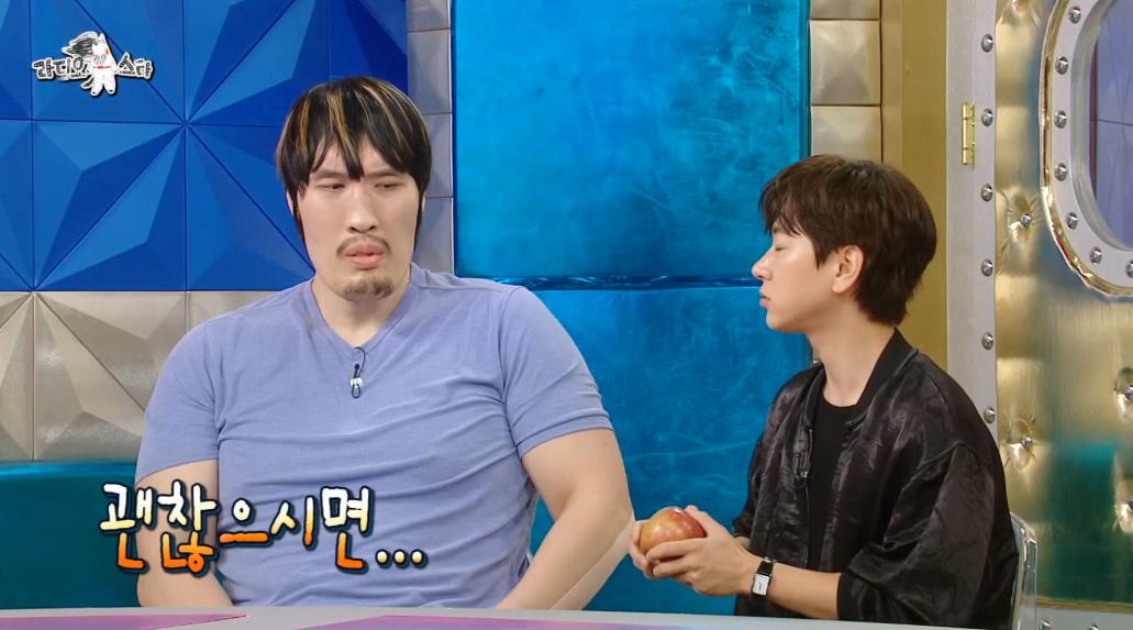 최홍만의 사과 쪼개기 ㅋㅋㅋㅋ