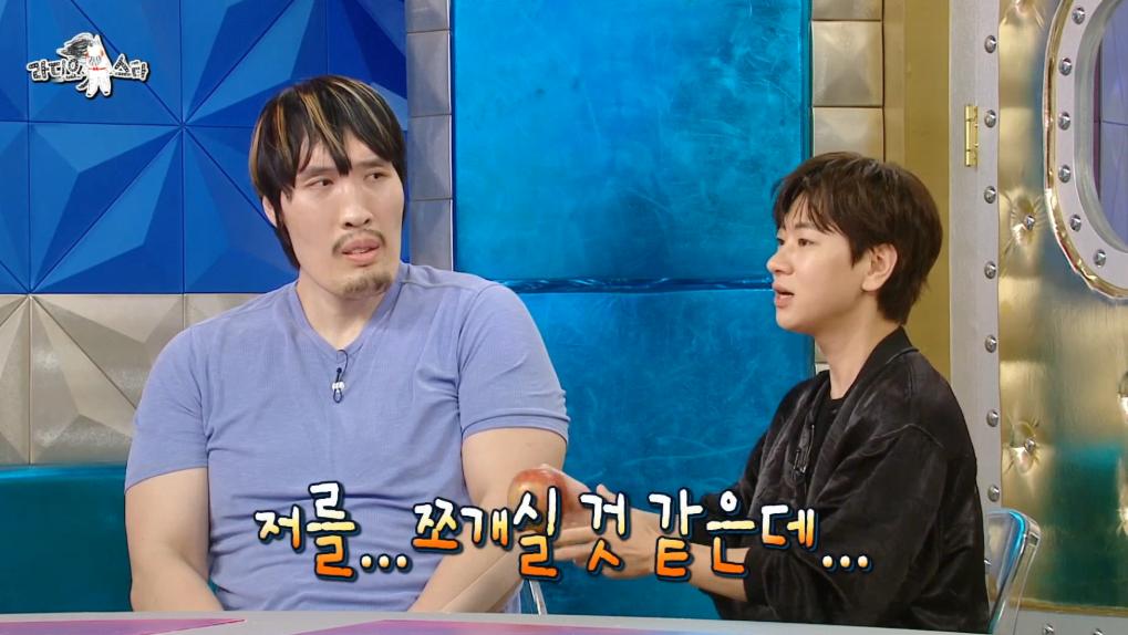 최홍만의 사과 쪼개기 ㅋㅋㅋㅋ