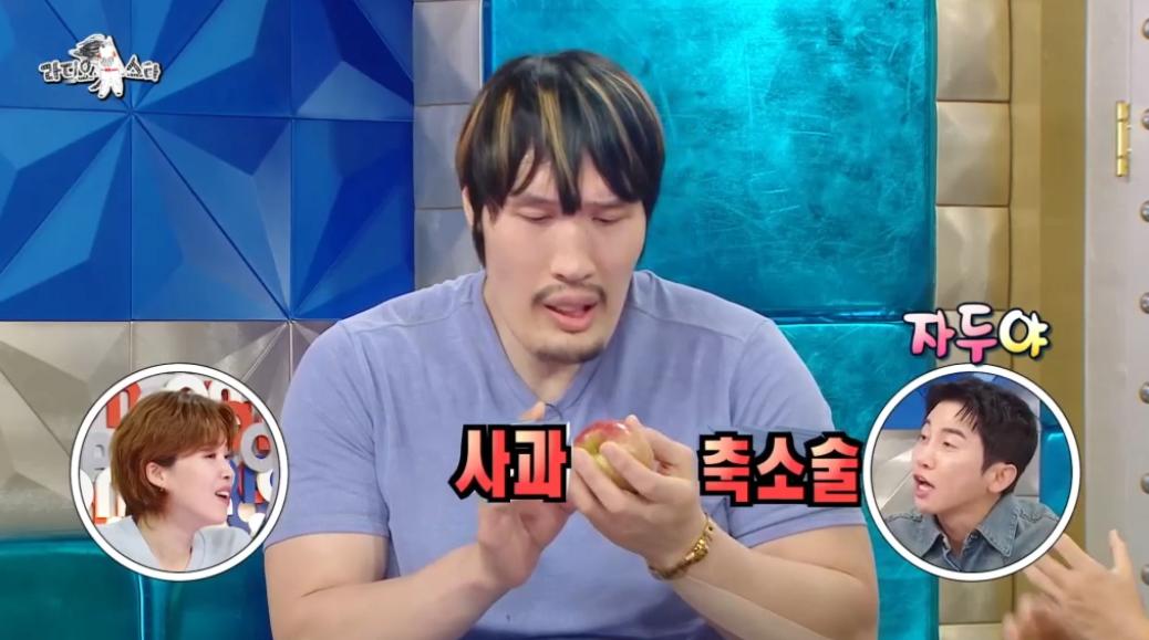 최홍만의 사과 쪼개기 ㅋㅋㅋㅋ