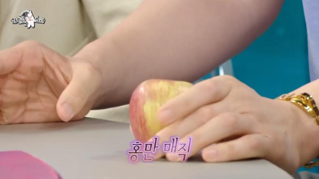 최홍만의 사과 쪼개기 ㅋㅋㅋㅋ