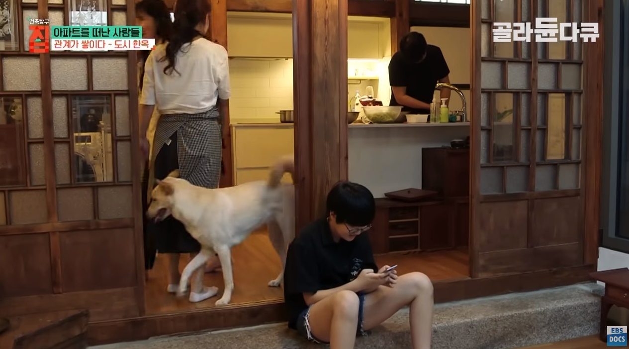 40대 아빠가 아파트 팔고 쓰러져가는 한옥을 리모델링해 이사한 이유 ㄷㄷㄷ