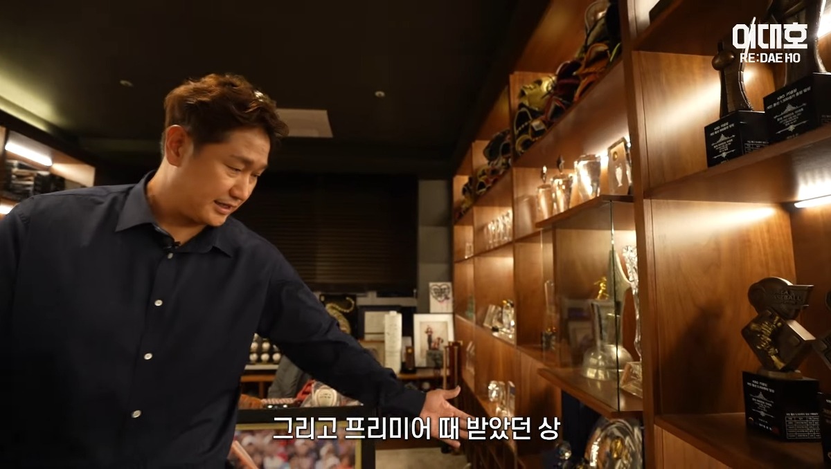 자기집 아무나 안보여주는 보물방 공개한 이대호 ㄷㄷㄷ