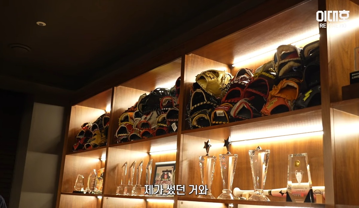 자기집 아무나 안보여주는 보물방 공개한 이대호 ㄷㄷㄷ