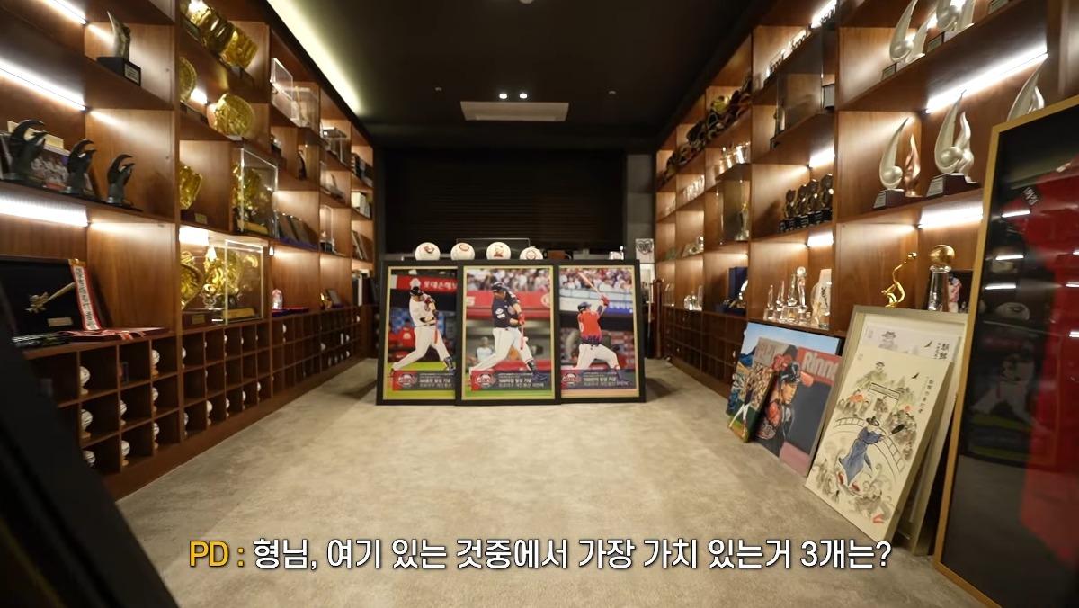 자기집 아무나 안보여주는 보물방 공개한 이대호 ㄷㄷㄷ