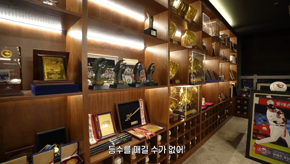 자기집 아무나 안보여주는 보물방 공개한 이대호 ㄷㄷㄷ