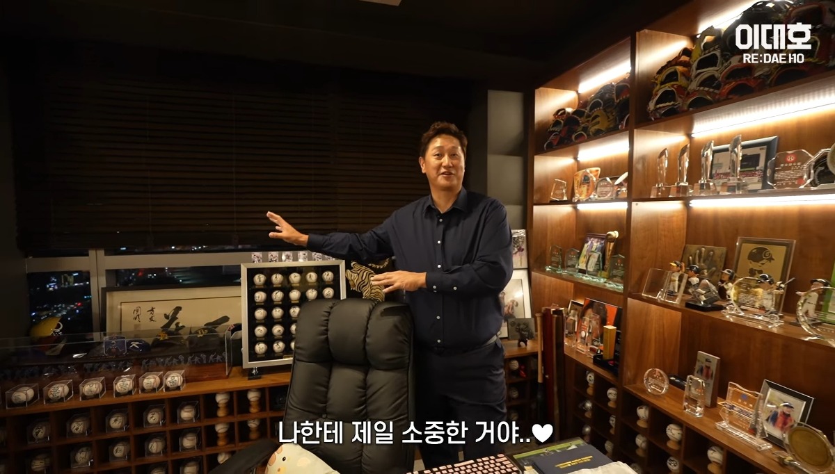 자기집 아무나 안보여주는 보물방 공개한 이대호 ㄷㄷㄷ