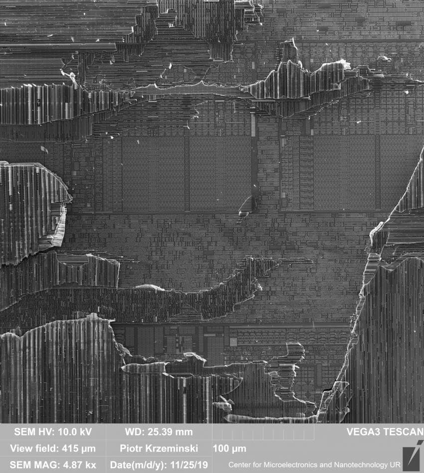 현미경으로 확대해본 CPU
