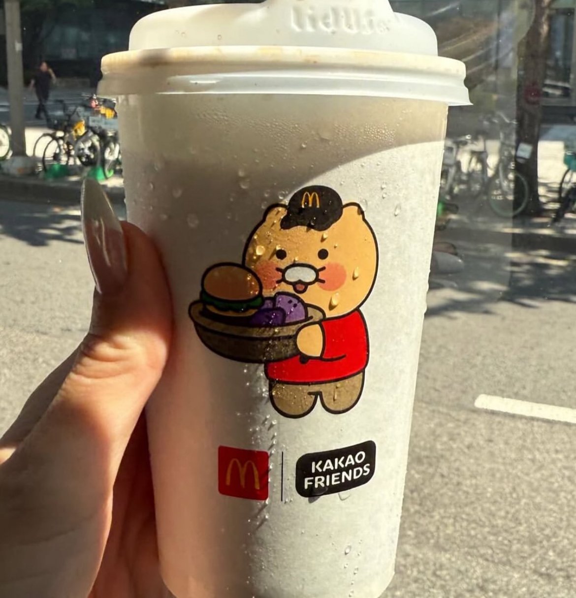 킴 카다시안 광복절에 한국에서 찍었던 사진 업로드했네 ㅋㅋㅋㅋ