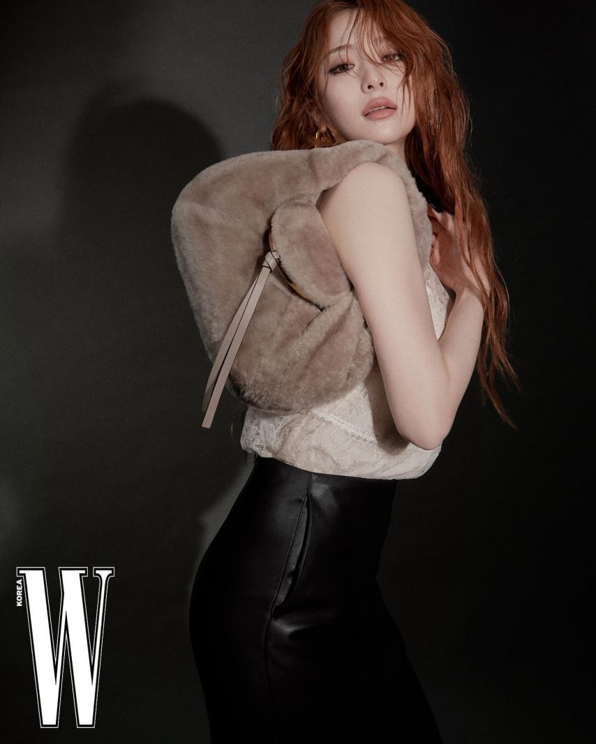 르세라핌 허윤진 W