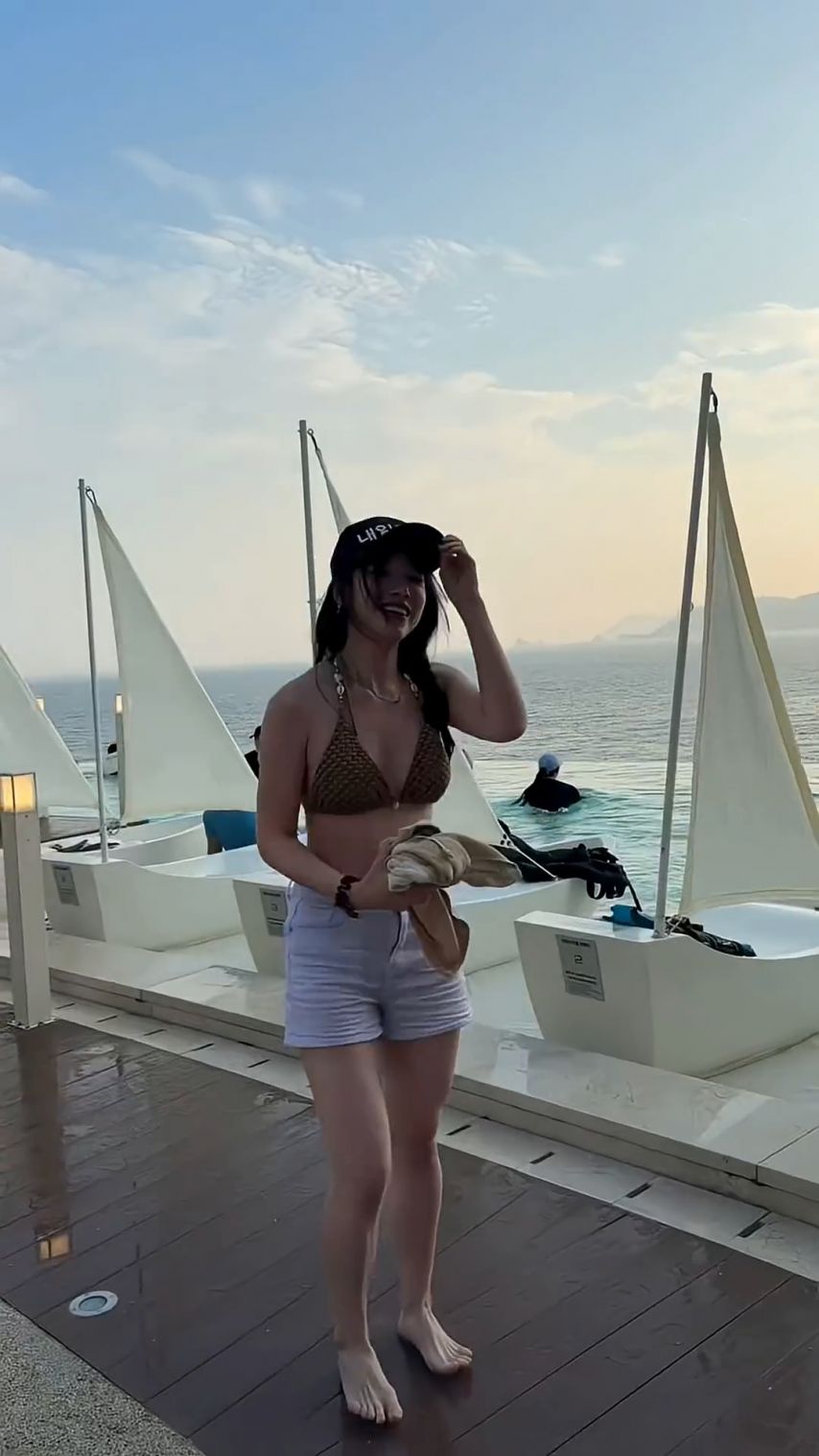 수영장 간 유리조아