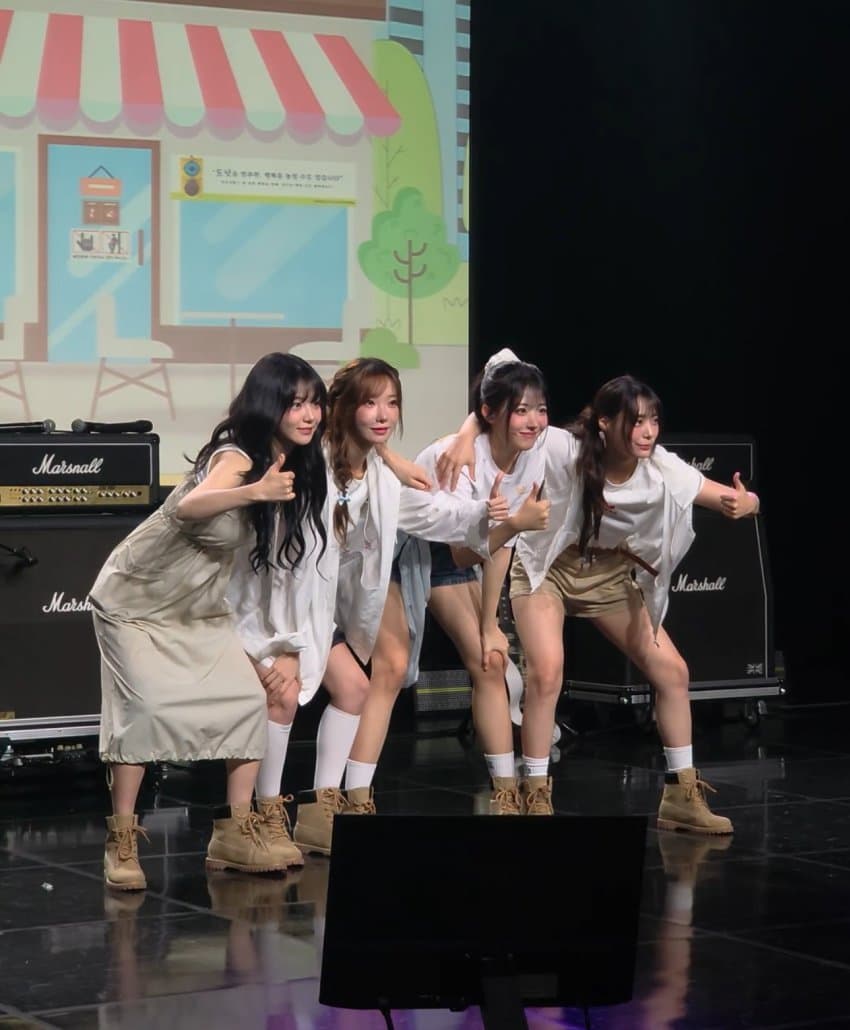QWER 축구회 ㅋㅋㅋ