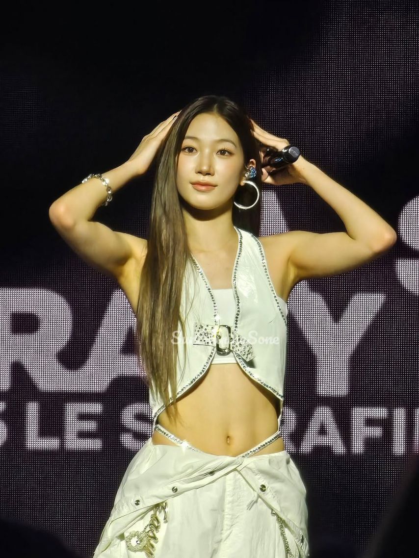 LE SSERAFIM (르세라핌) 카즈하