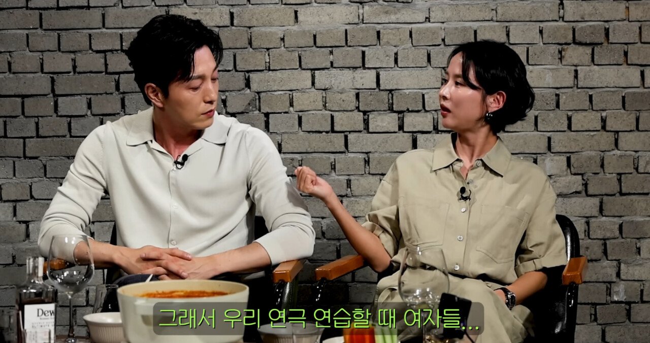 장례식에 처음 간 조여정이 절하는걸 보고 식겁해서 끌어내렸다는 송은이