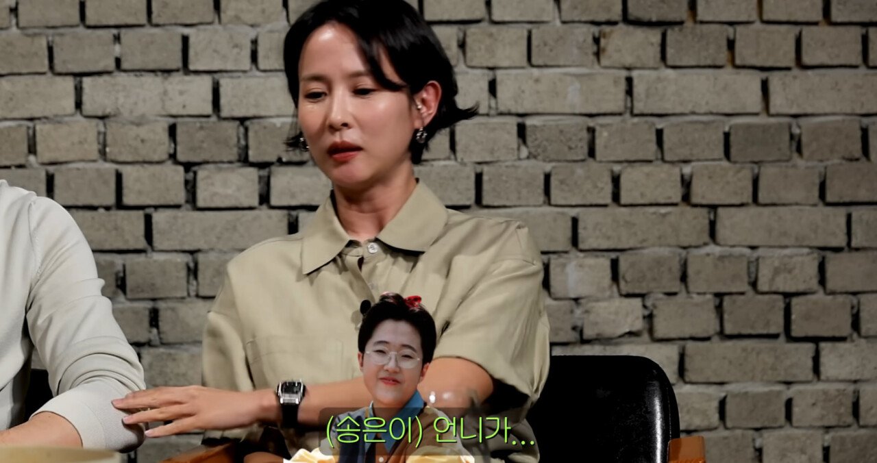 장례식에 처음 간 조여정이 절하는걸 보고 식겁해서 끌어내렸다는 송은이