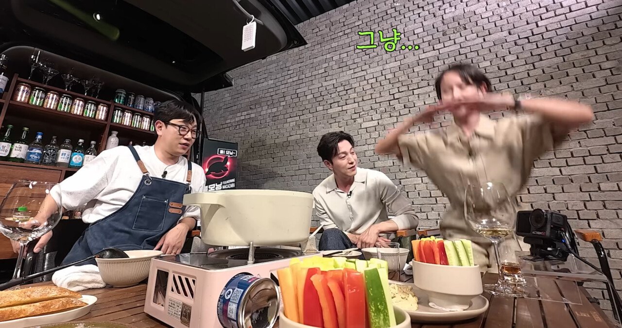 장례식에 처음 간 조여정이 절하는걸 보고 식겁해서 끌어내렸다는 송은이