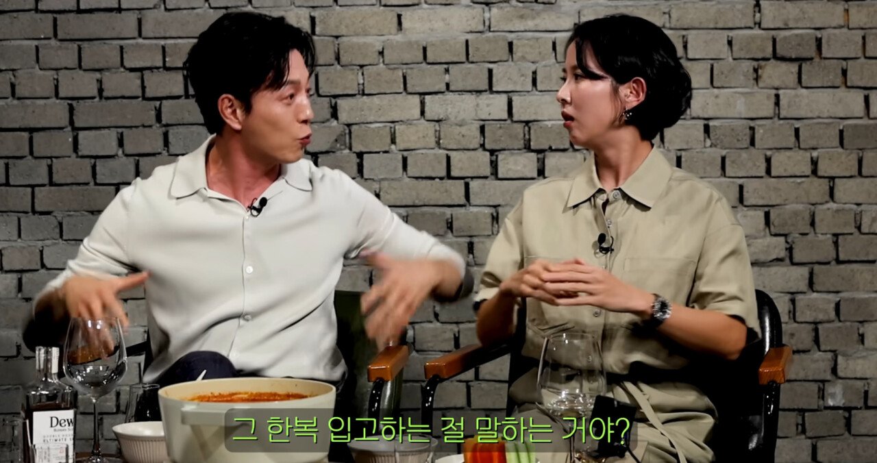 장례식에 처음 간 조여정이 절하는걸 보고 식겁해서 끌어내렸다는 송은이