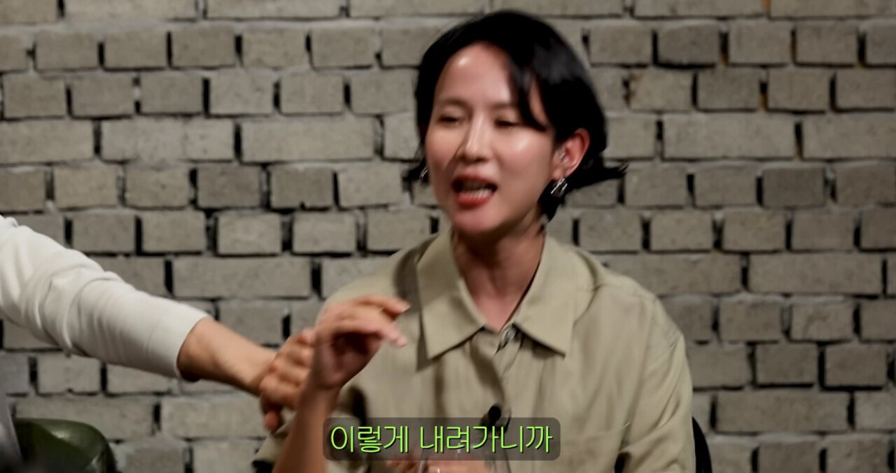 장례식에 처음 간 조여정이 절하는걸 보고 식겁해서 끌어내렸다는 송은이