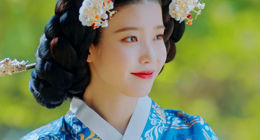 호텔 델루나 한복 입은 장만월 아이유 . JPGIF