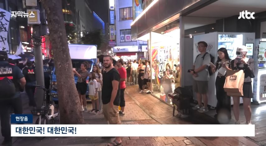 서울 명동 한복판서 혐중 시위