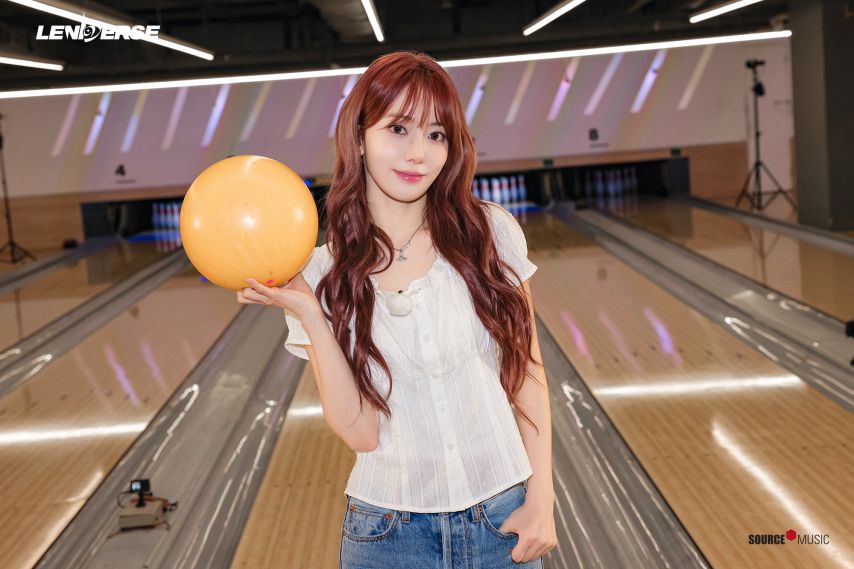 르세라핌 LENIVERSE ‘볼링(을 곁들인) 은채야 20살 축하해’ Photo Sketch