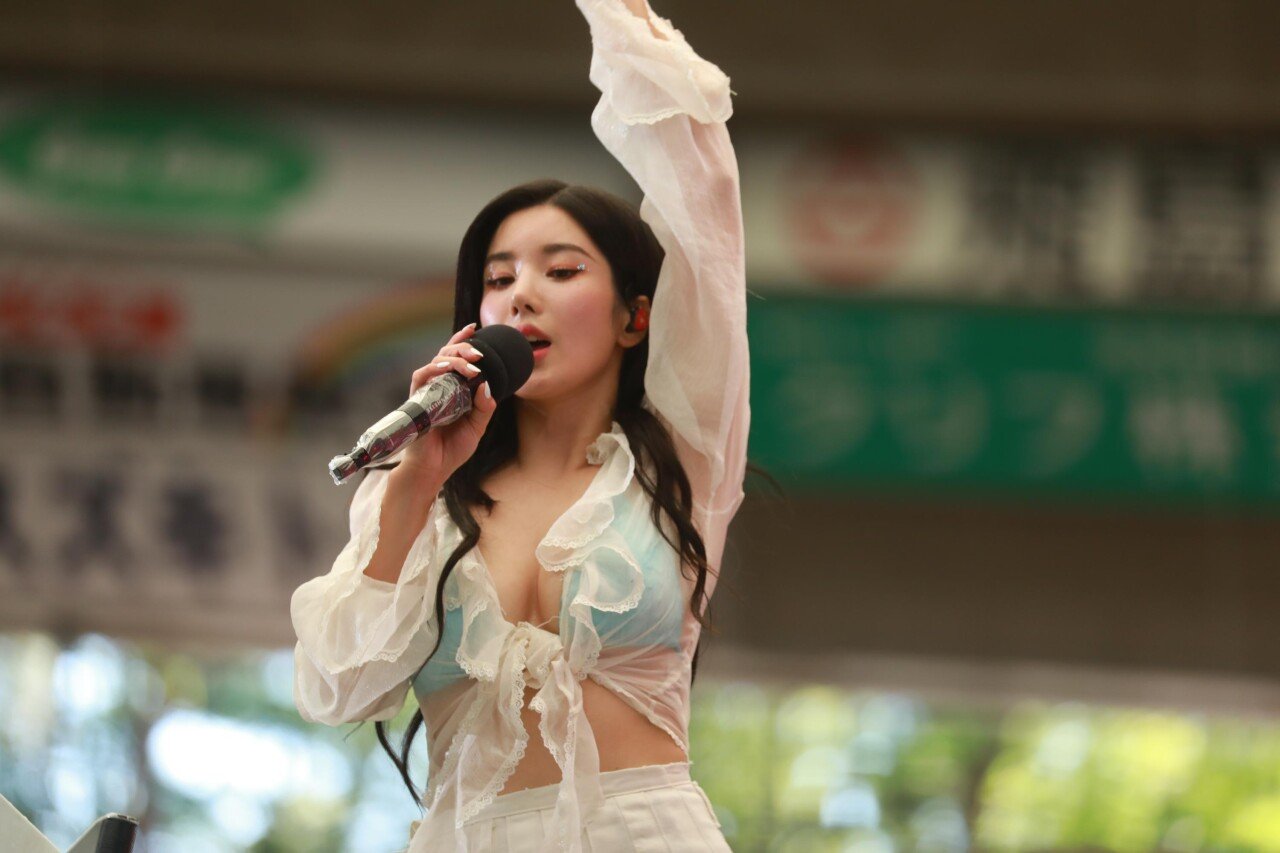 권은비 누나 지난 도쿄 워터밤 고화질 사진