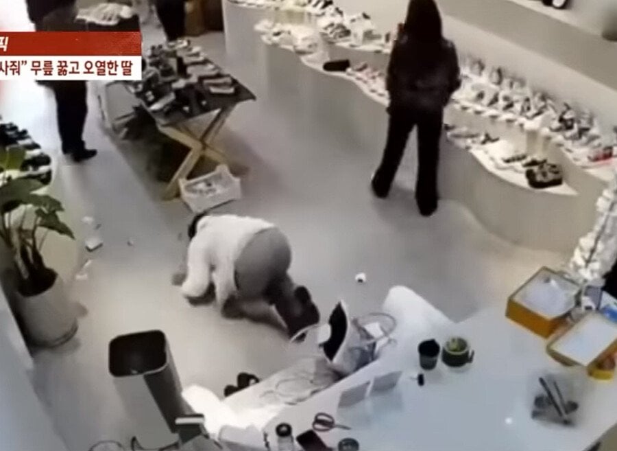 부모가 신발 살 돈 안준다고 매장에서 엉엉우는 28세 딸