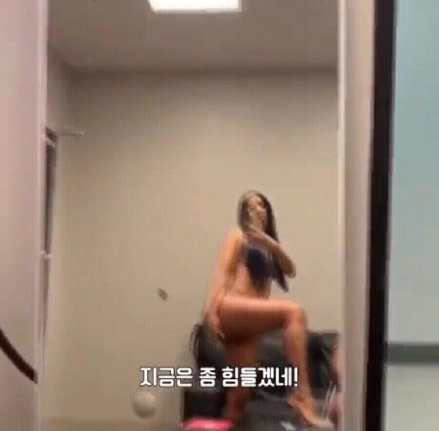 ㅇㅎ) 딥페이크 합성에 대처하는 여가수