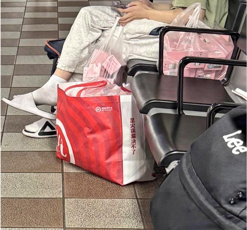 논란이 되고있는 일본 맥도날드 해피밀 장난감 싹쓸이