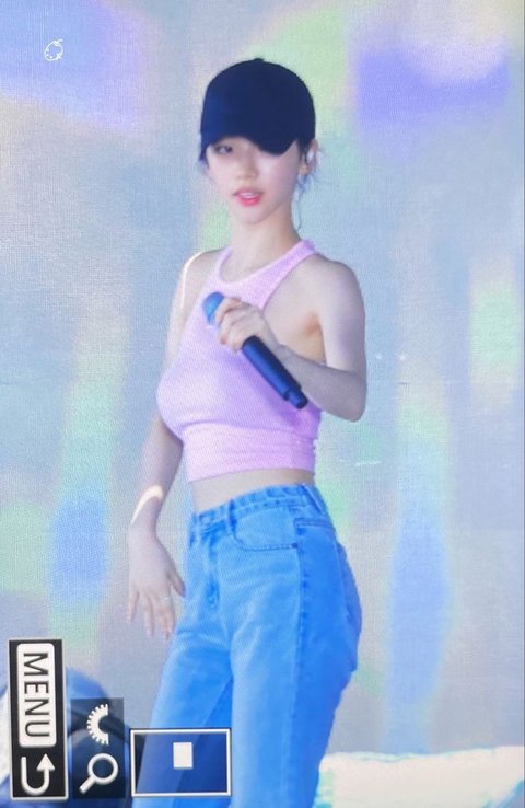 카리나 가슴이 60대 할머니만도 못하다는 판녀들