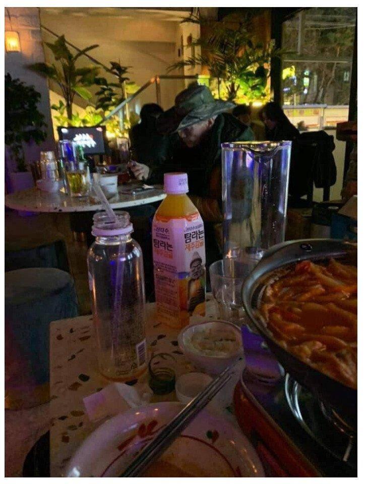 제주도 갔다가 집에 초대 받은 여대생 둘