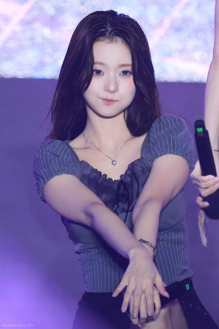 프로미스나인 이나경