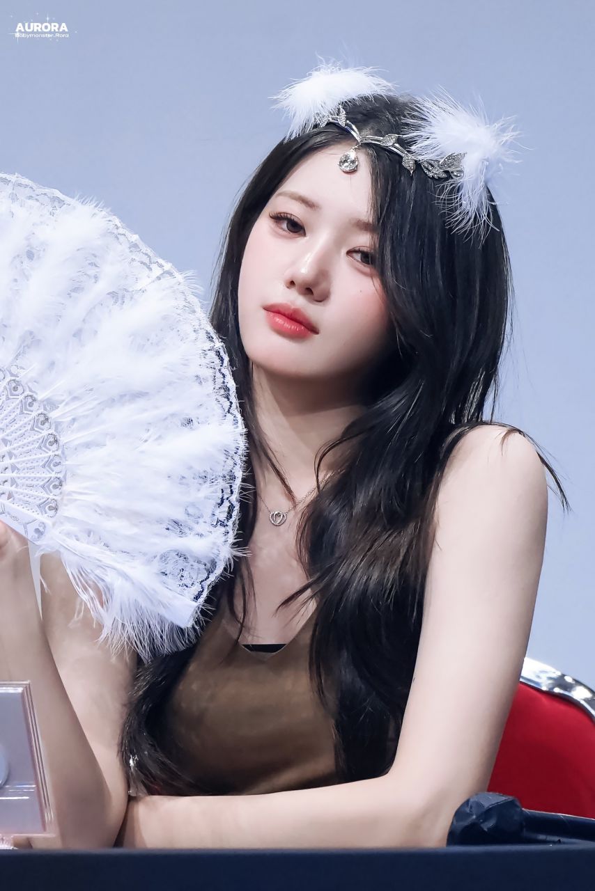 베이비몬스터 로라