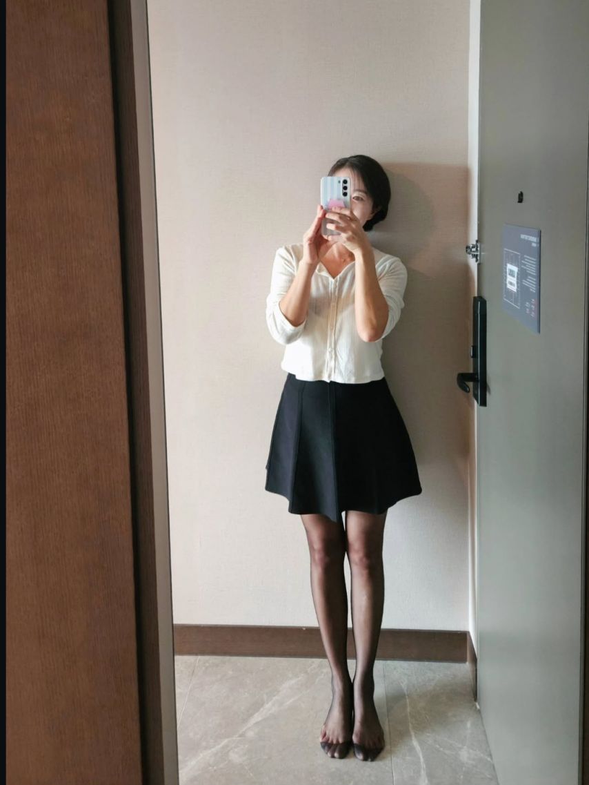 송이(Ssongbly_0410) 유부녀의 검스 각선미