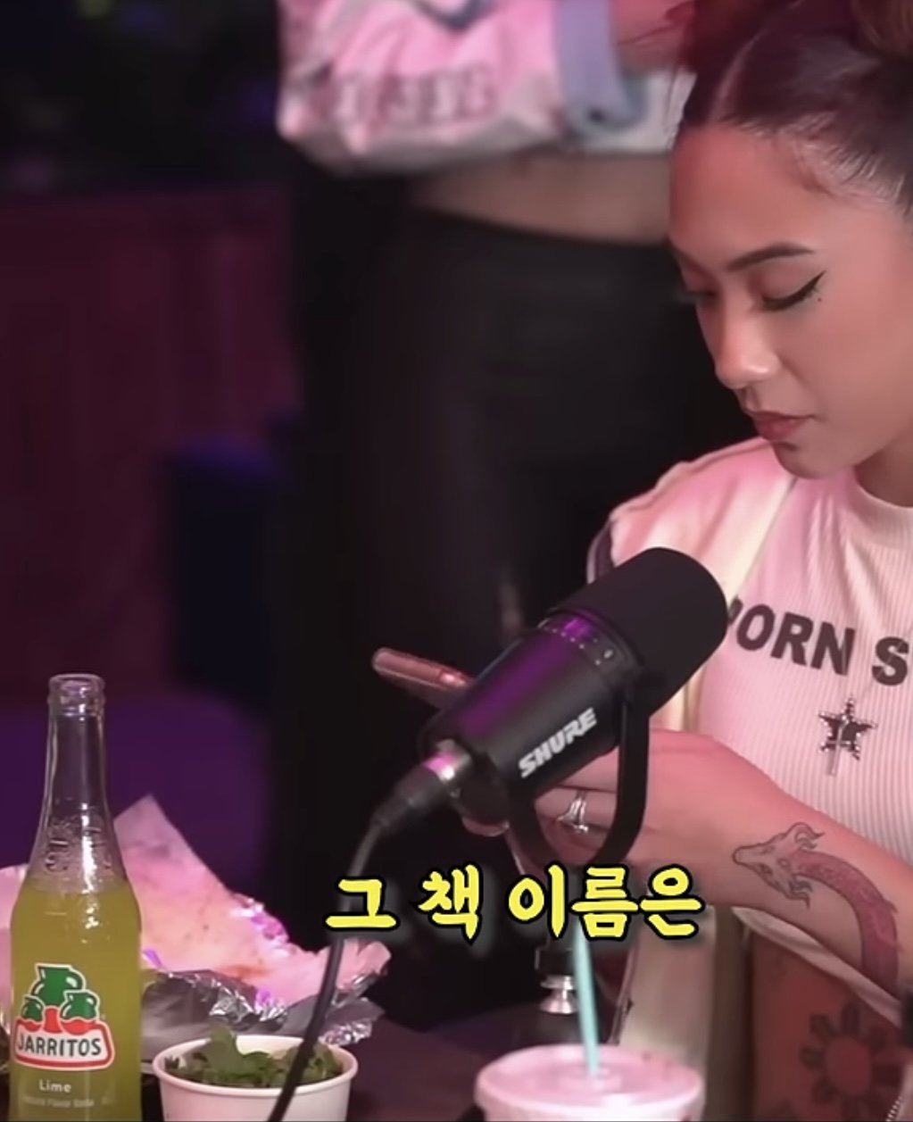 온리팬스 모델겸 페미니스트를 말로 패는 촉법소년