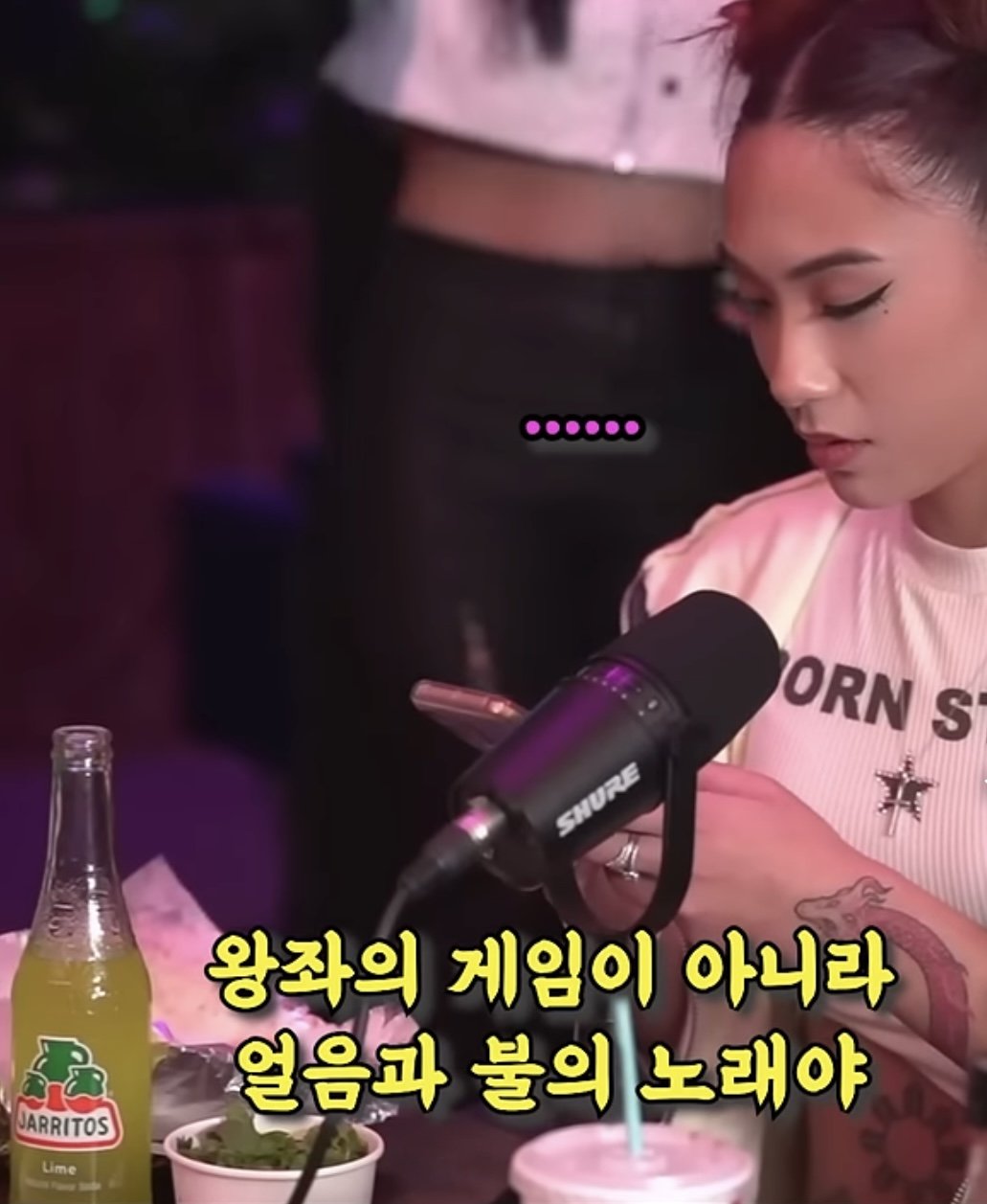 온리팬스 모델겸 페미니스트를 말로 패는 촉법소년