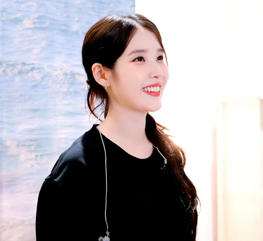 아이유 [IU TV] 17년 지기 내 친구 유애나랑.. 팬밋업 비하인드 . JPGIF (스압)