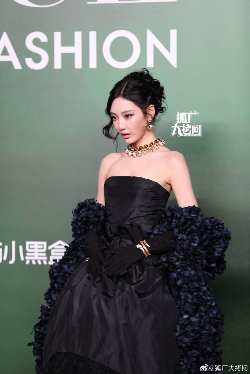어제자 잡지 보그 차이나 행사 참석한 에스파 닝닝, 아이들 우기.JPG