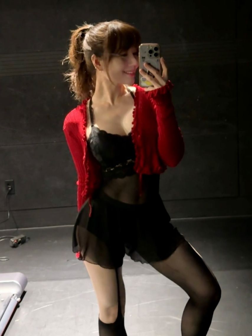 런소은(runsoeun) 역주행하는 짧은치마