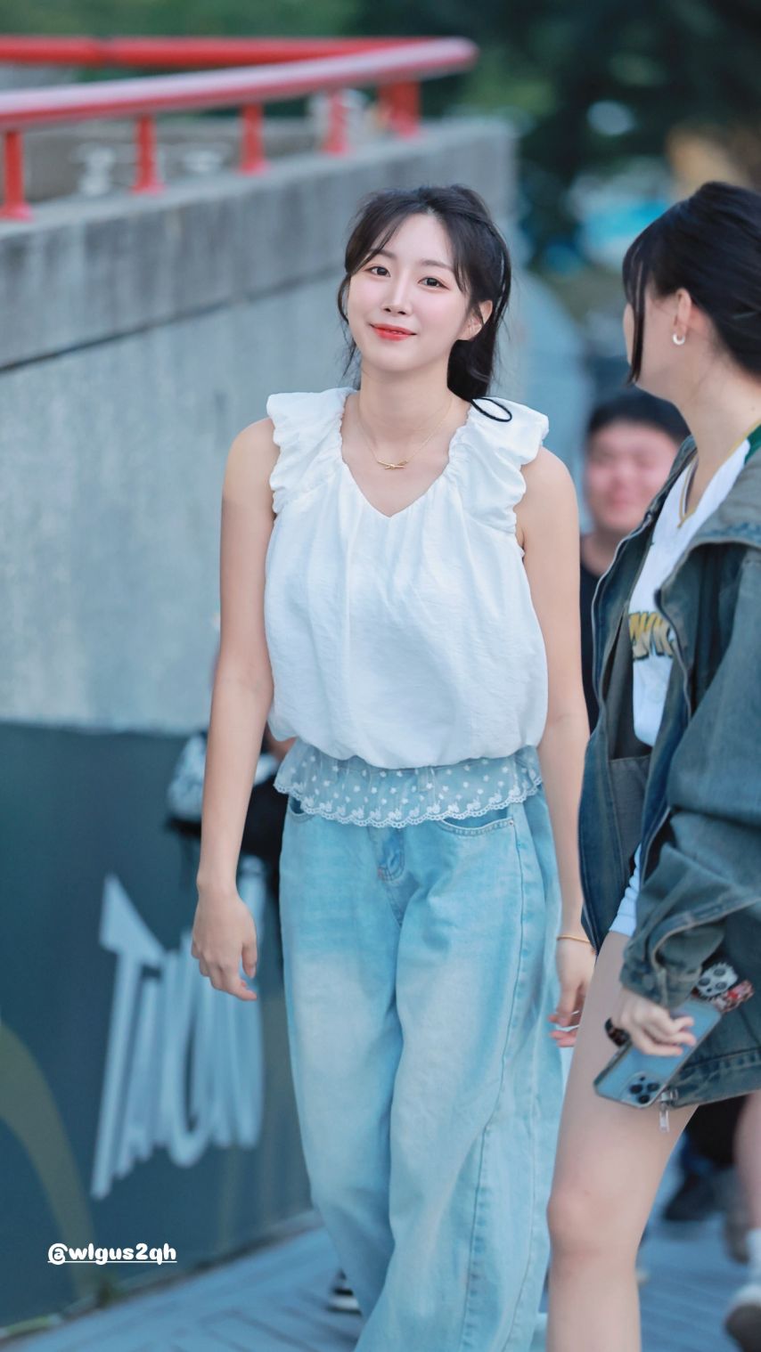 안지현