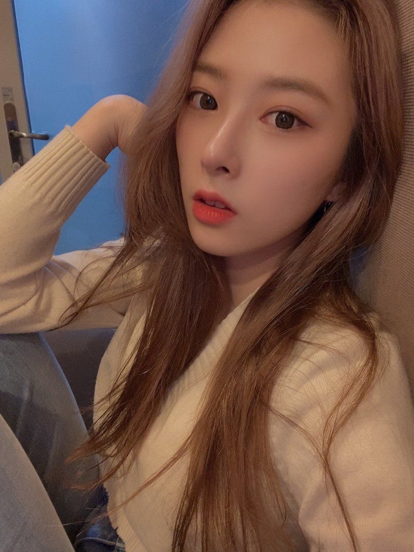 로켓펀치-윤경