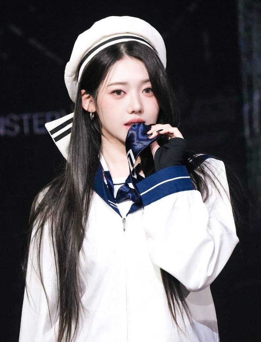 BABYMONSTER (베이비몬스터) 로라