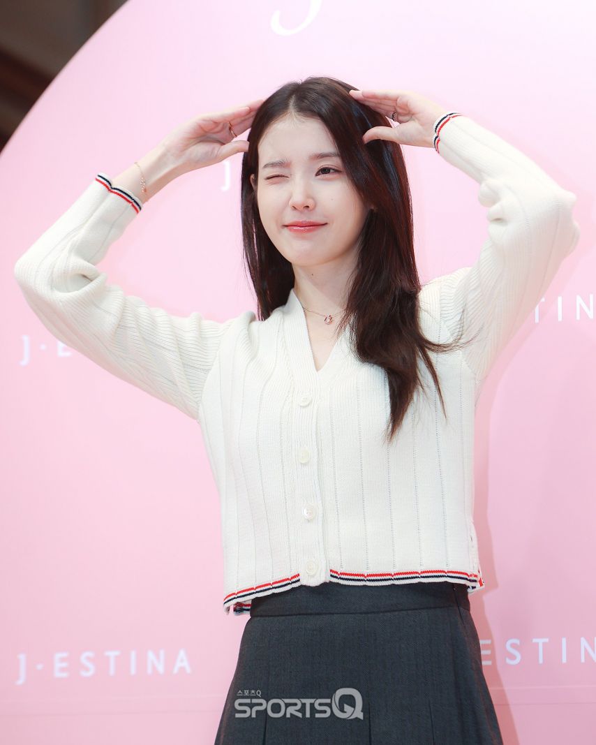 251126 제이에스티나 포토콜 아이유