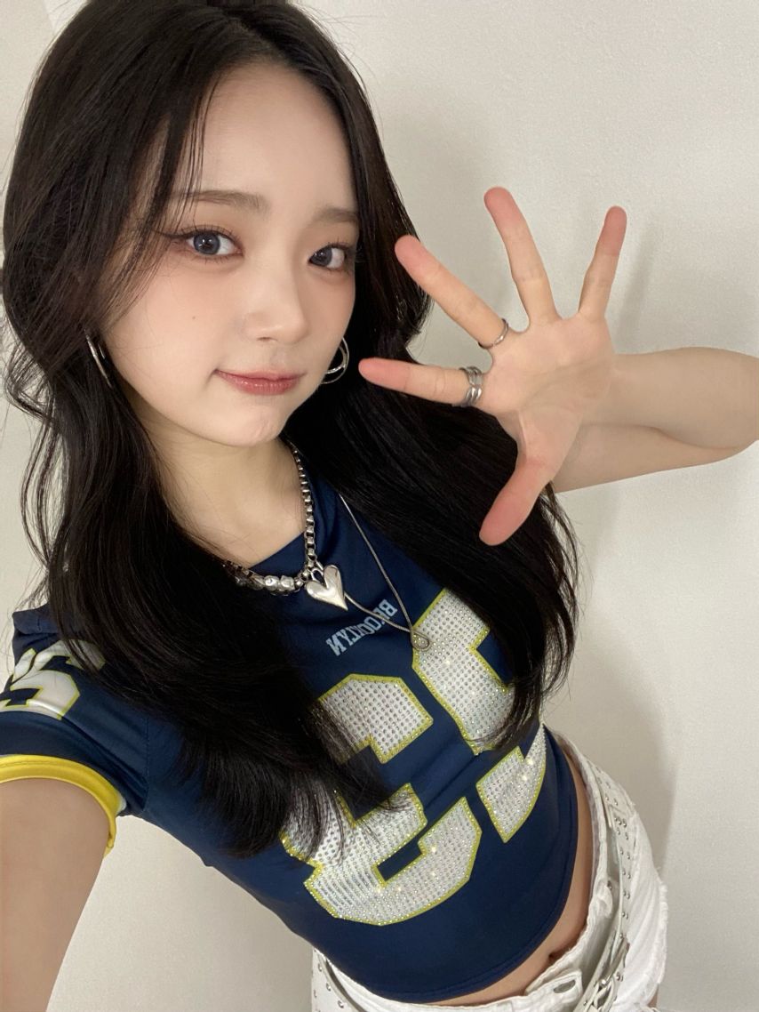 아이칠린 이지, 지윤