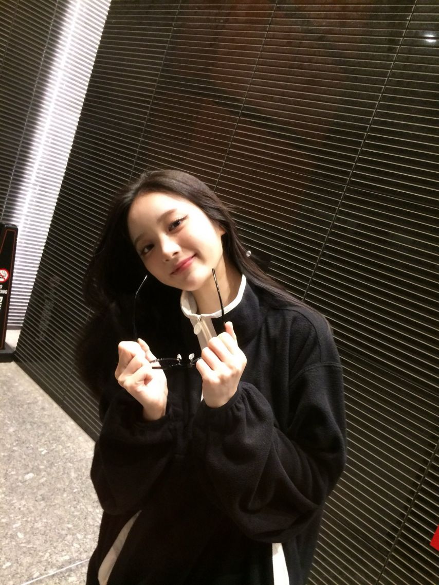 아이칠린 이지, 지윤