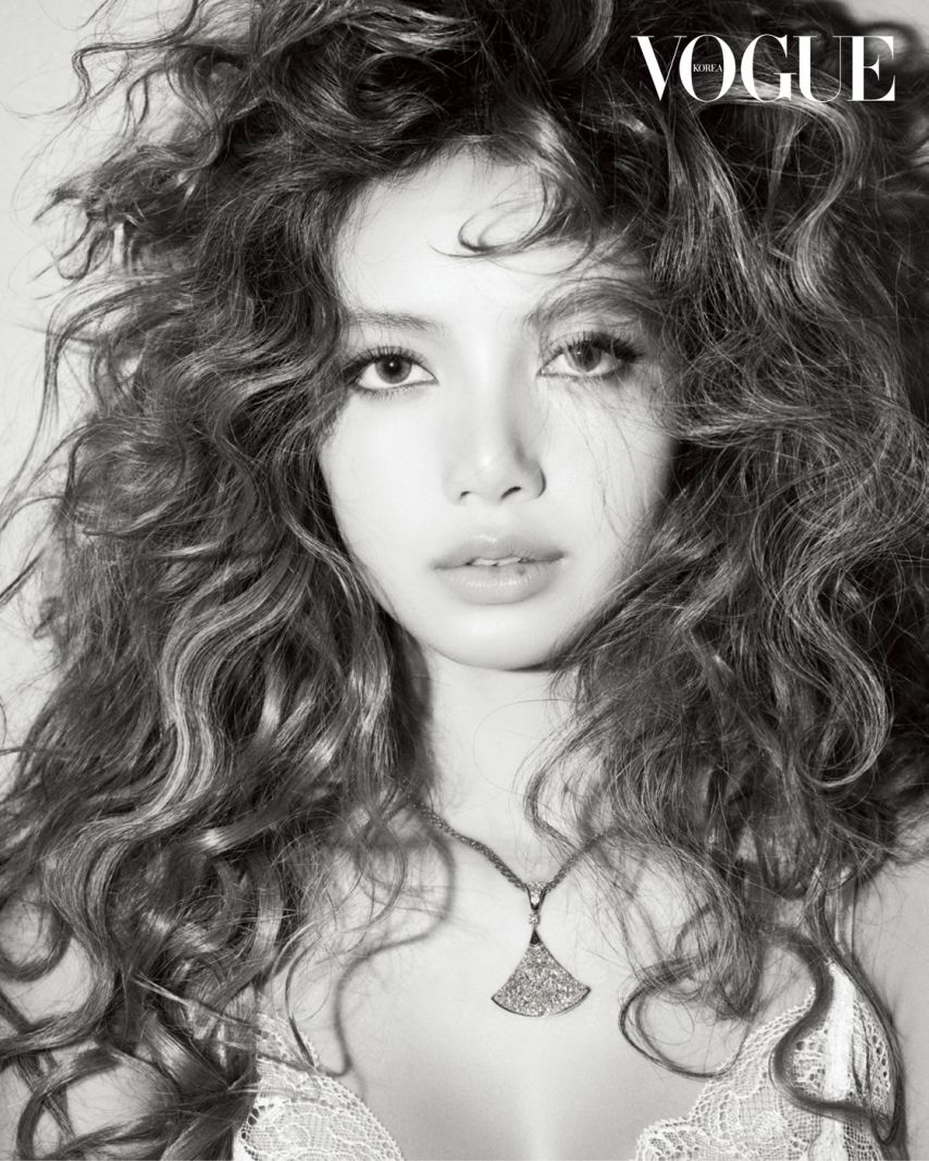 블랙핑크 리사, 잡지 보그(VOGUE) 12월호 화보.JPG