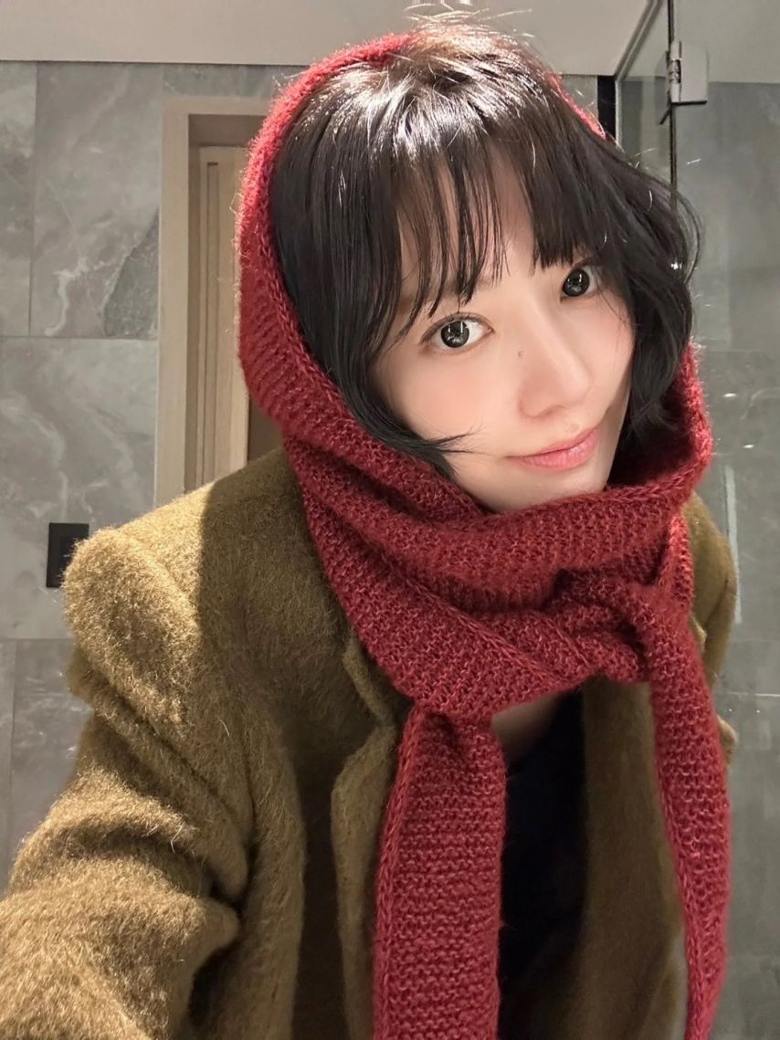 르세라핌 사쿠라 뜨개 머치 공개.jpg