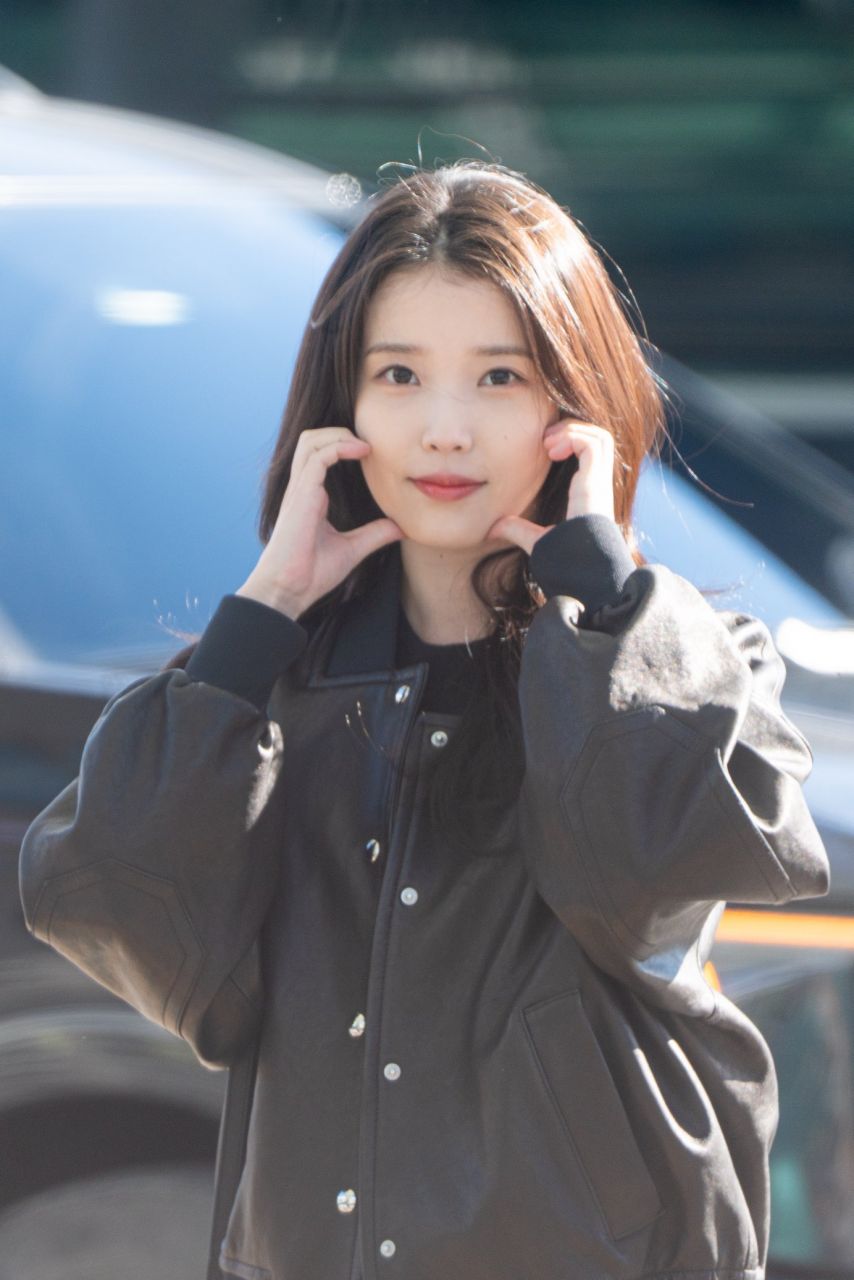 출국하는 아이유