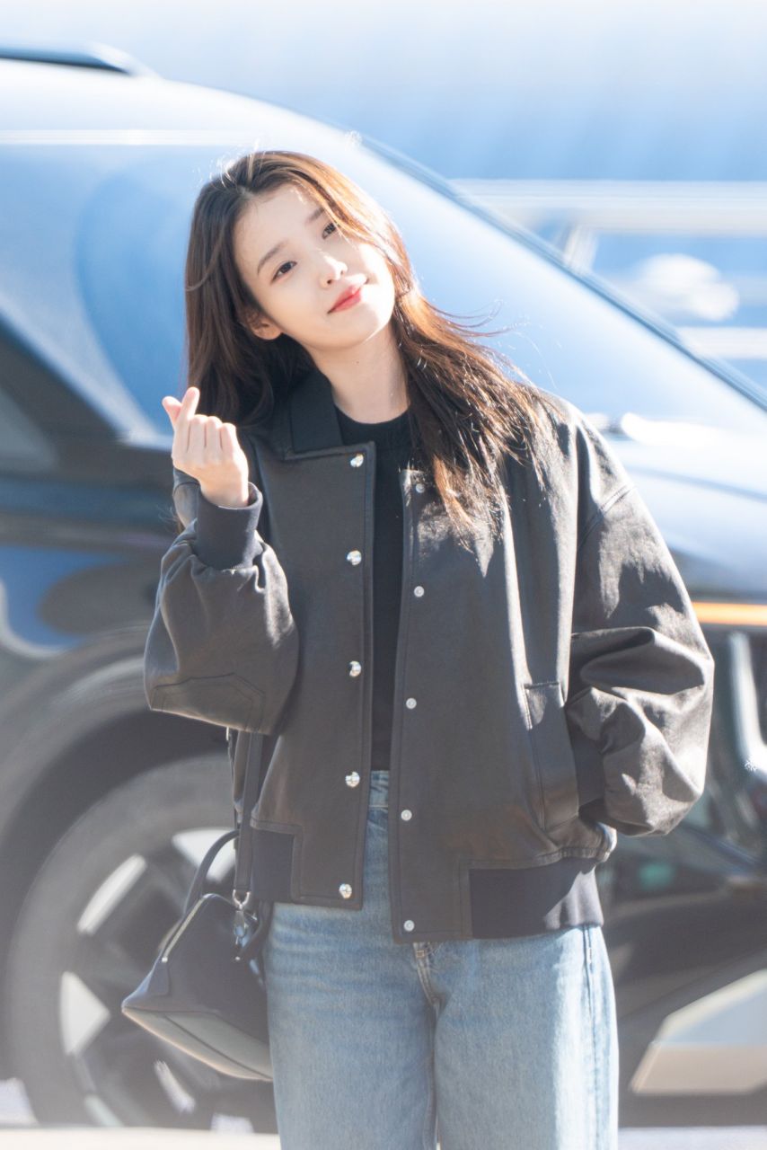출국하는 아이유
