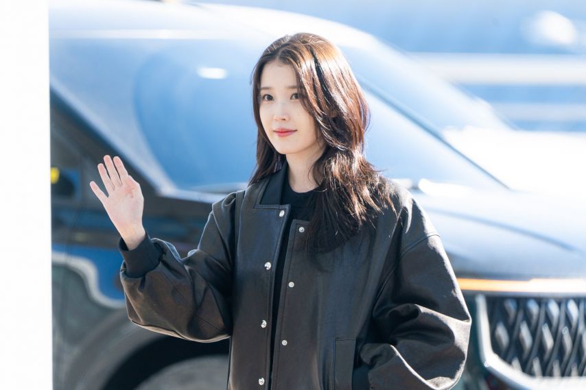 출국하는 아이유